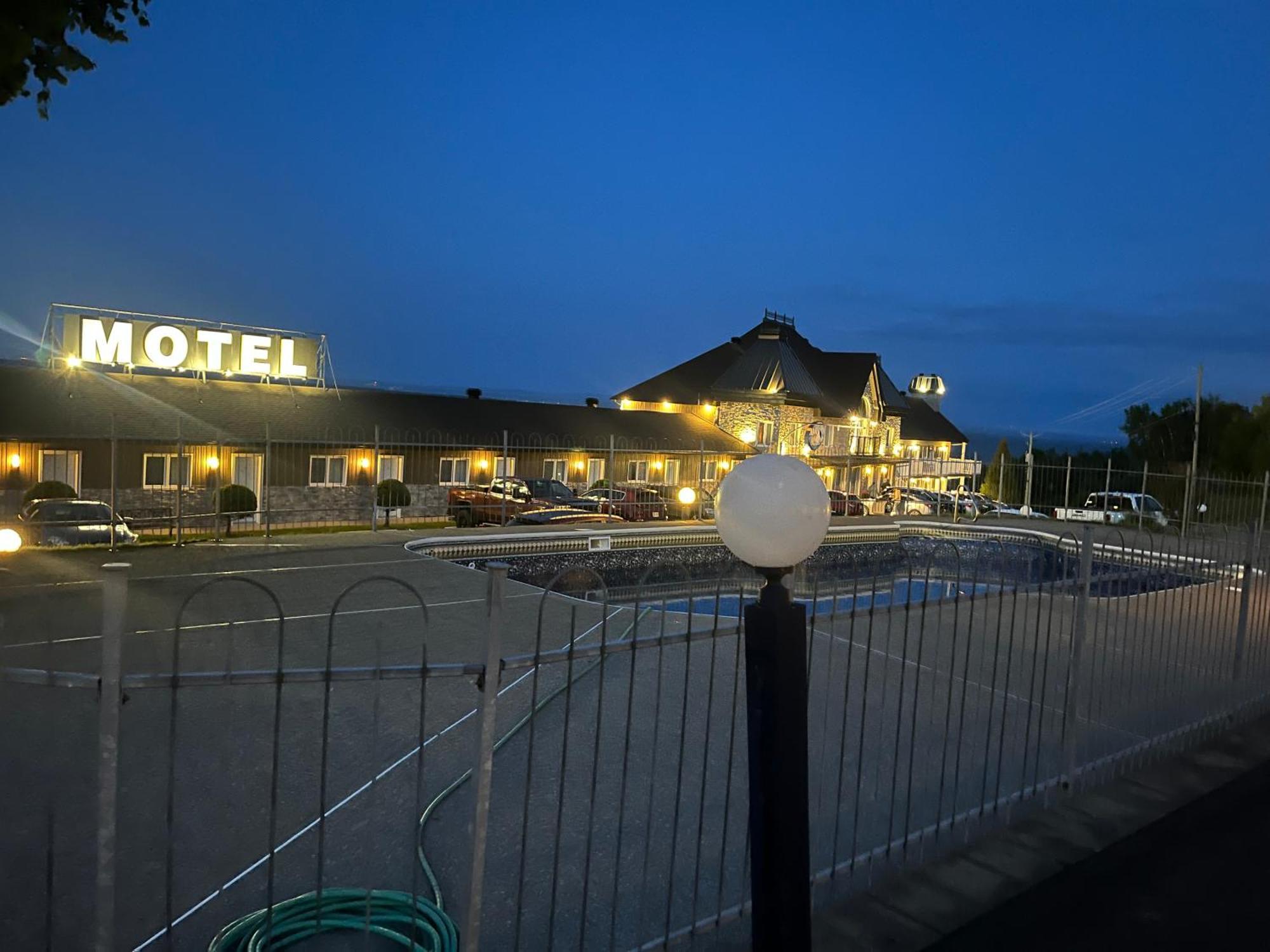 Motel Vue Belvedere Saint-Siméon Zewnętrze zdjęcie